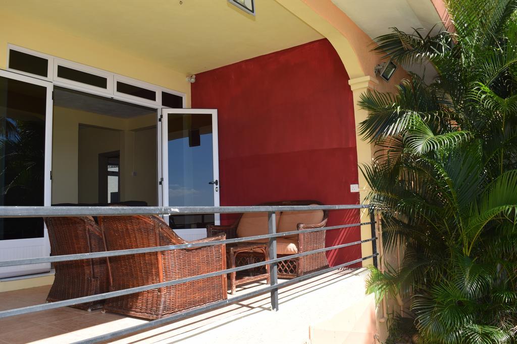 Baywatch Apartment Ла-Ґулет Екстер'єр фото